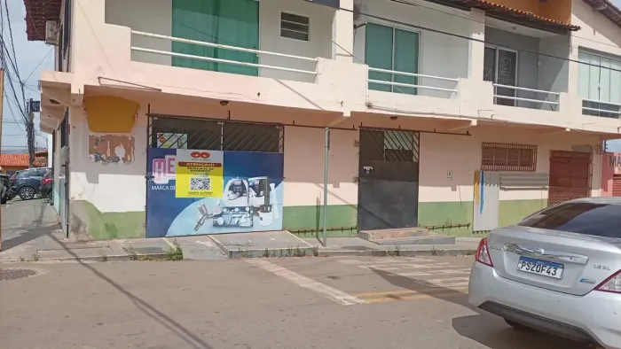 Alugo Ponto Comercial no Vinhais com área externa atrás próximo à Feirinha Livre e à Deleg
