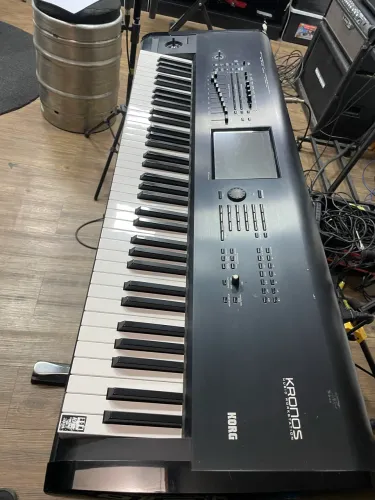 Teclados Piano Kronos 73 Korg
