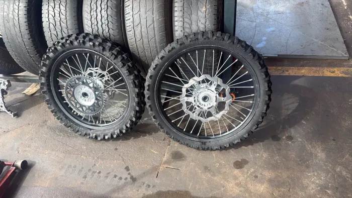 Rodas Yamaha Yz 250 WR Original não tem amassados ano 2009