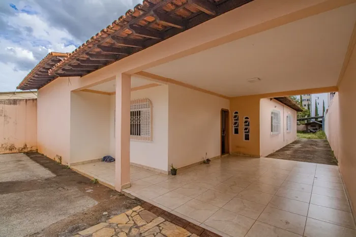 Casa à venda no Bairro Saraiva em Uberlândia
