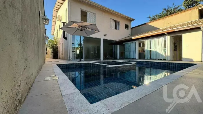 Casa com 6 dormitórios à venda, 337 m² por R$ 2.200.000,00 - Jardim Britânia - Caraguatatu