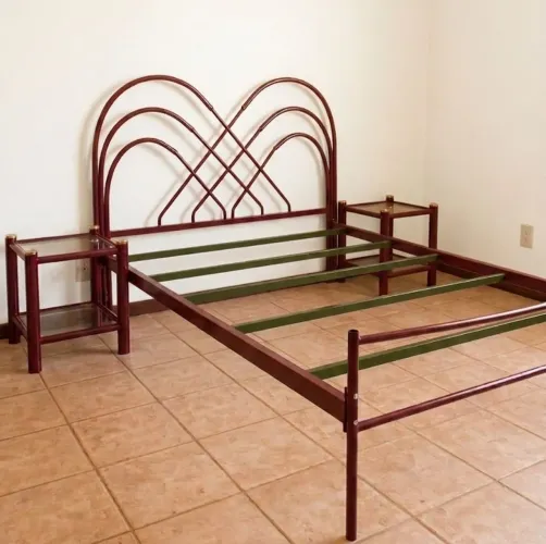 Relíquia Vintage! Cama Casal Metal Bordô + 2 Criados-Mudos