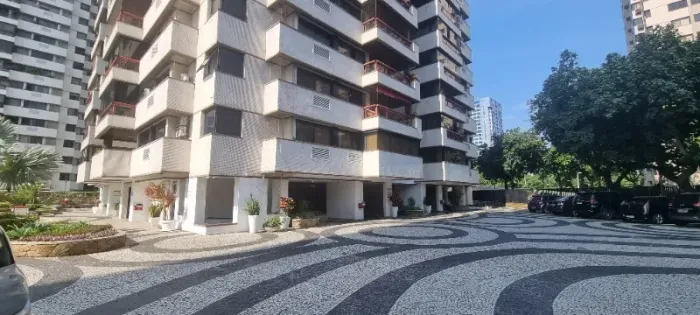Barra da Tijuca, 2 quartos + dependencia, pe na areia, mobiliado, lazer completo