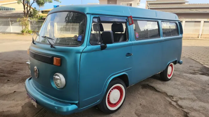 Volkswagen Kombi Lotação 1.6 MPI 2005