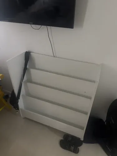 Escrivaninha com biblioteca bebê 
