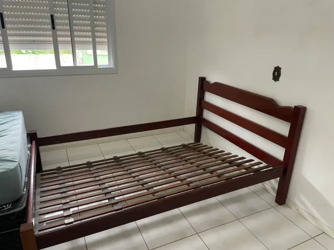 Cama de casal madeira maciça
