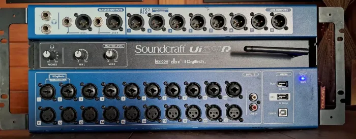 Mesa de som UI24 Soundcraft 24 canais 