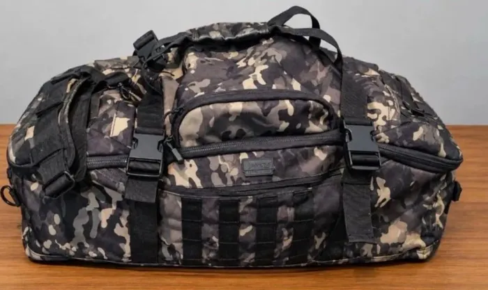 mala tática invictus expedition 70l camuflada