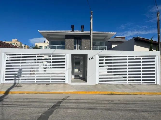 APARTAMENTO ALTO PADRÃO EM BIGUAÇU - LOCALIZAÇÃO PRIVILEGIADA