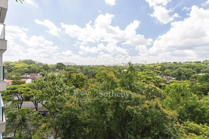 Apartamento com vista permanente para as copas das árvores
