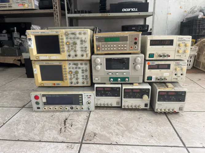 Lote de material eletrônico 