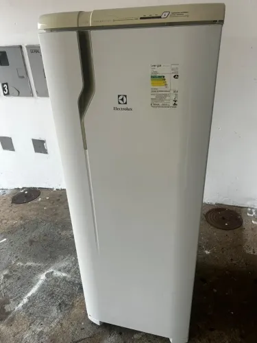 Geladeira Electrolux frost free 220v