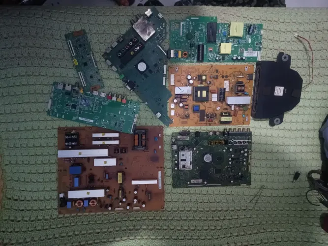 Lote de Placas de Tv + Tela de Tv Philips 40 