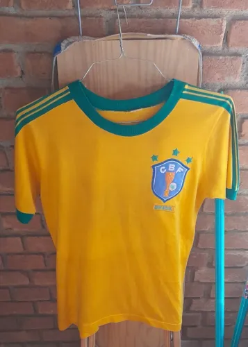 Camisa de futebol vintage anos 80 Brasil Campea CBF 3 estrelas Jules Rimet 