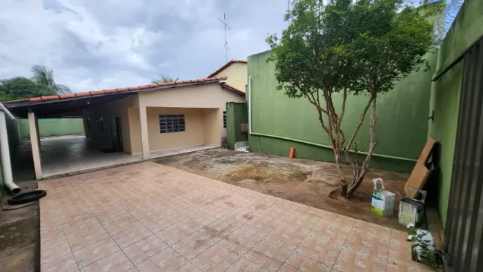 Casa na aureny 2, 3/4 com ponto comercial.