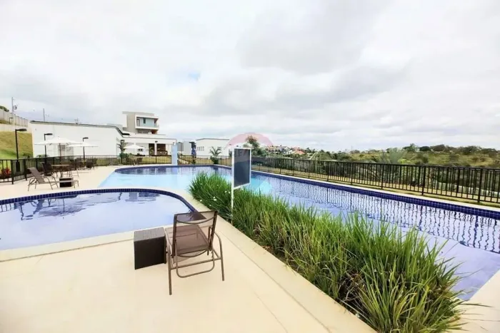 Lote em condominio fechado, com 251,28m².