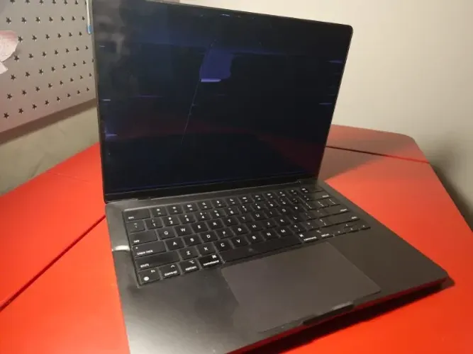 Macbook Pro M3 Pro 18gb Ram 512gb Ssd (tela Com Defeito)