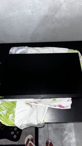 Monitor LG e braço articulado