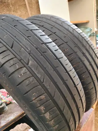 Par de pneus Dunlop 185/65/15 em excelente estado, pouquíssimo usado