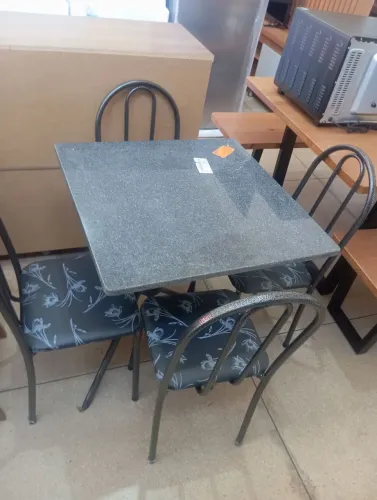Mesa nova 4 cadeiras 