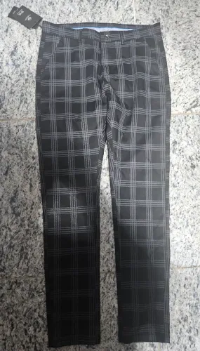 Calça social preta listrada masculina 