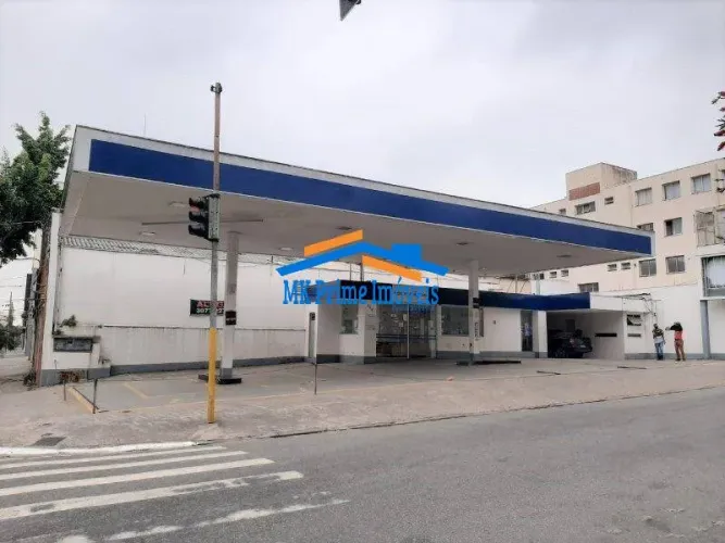 Terreno com potencial para Posto de Gasolina, Farmácias e Lojas.