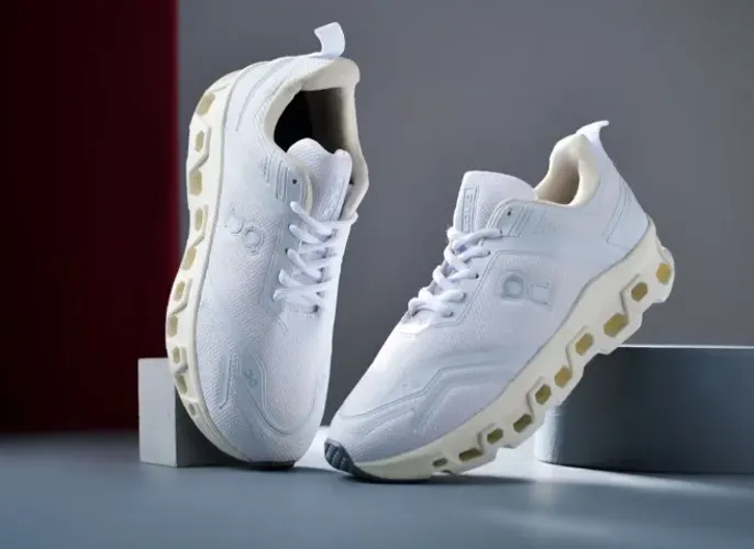 Tenis on white varejo/atacado