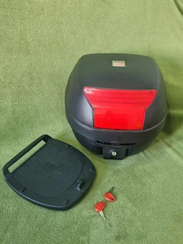 Baú GIVI Monolock aprox. 30L + base + 2 chaves