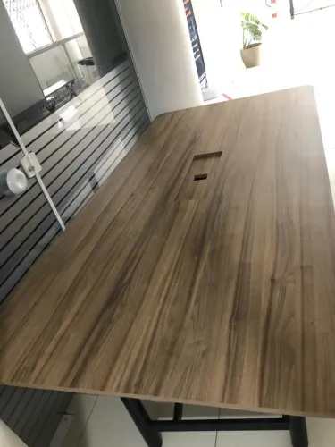 Mesa de Reunião 