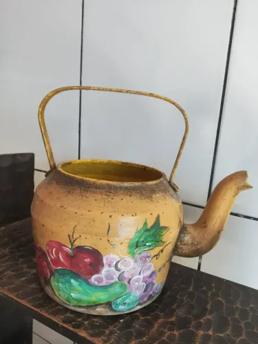 chaleira de ferro pintado a mão