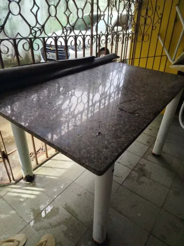 Tampo de mesa de granito em ótimo estado 