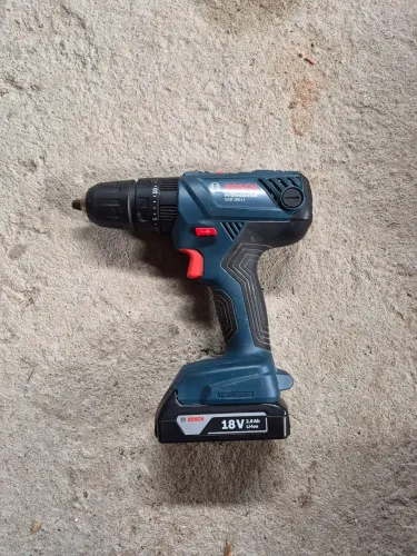 Furadeira de impacto e parafusadeira Bosch GSB 180-LI