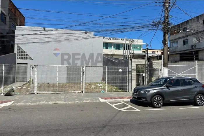 Excelente Casa Comercial na Ilha de Santa Maria