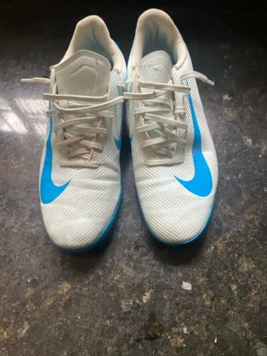 Chuteira Nike mercurial