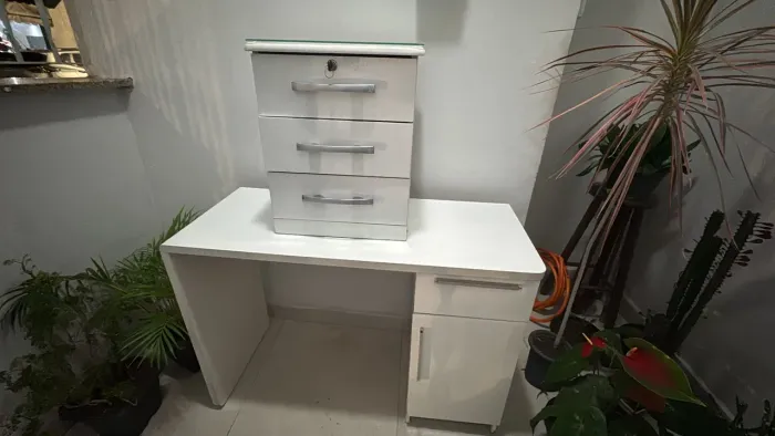 Escrivaninha + Mesa de Cabeceira