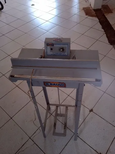 Seladora a pedal da marca R. Baião