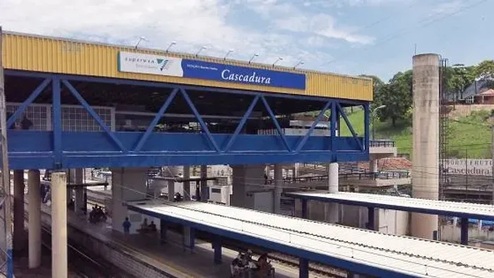 Ponto comercial/Loja/Box para aluguel possui 24 metros quadrados em Cascadura