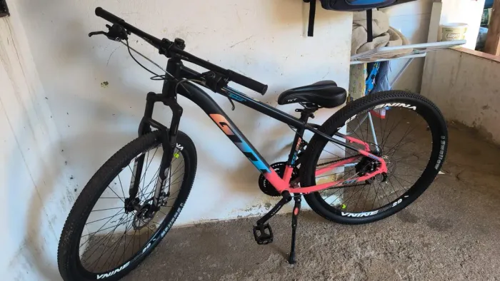 Vende-se uma bicicleta bicicleta com tudo original a única dona tem documentação