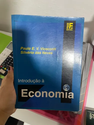 Livros de economia