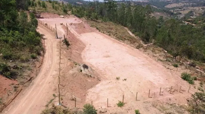 Vende-se chácara em Itatiaiuçu - MG (DIRETO COM O DONO)