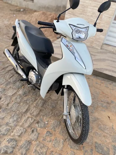 Biz 110i 2023, alienada com 9 mil kms, moto de total procedência
