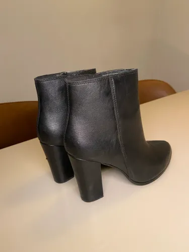 Bota cano curto 35