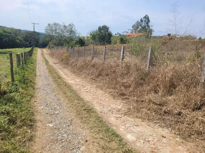 Terreno com 1.600 metros