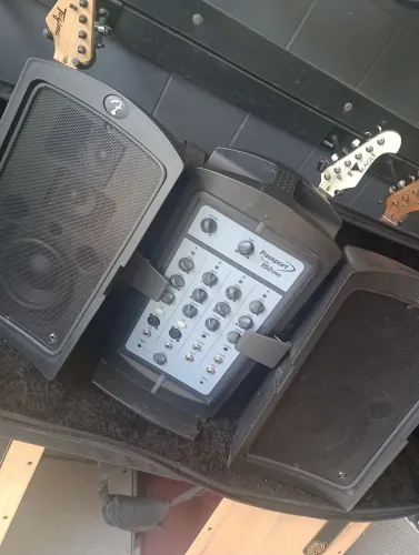 Amplificador Fender Passaport 150 pro.