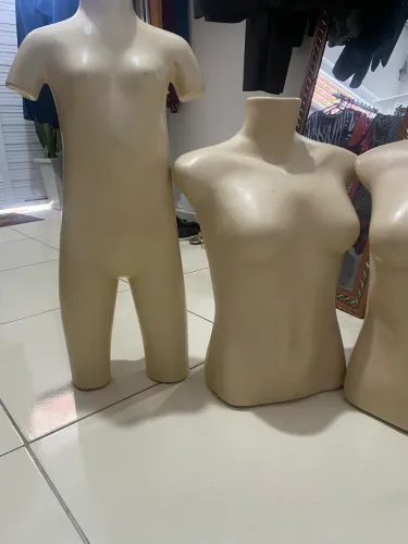 MANEQUIM PARA ROUPAS 