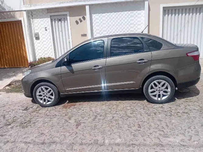 Fiat Grand Siena Essence 1.6 Flex 16V 2013