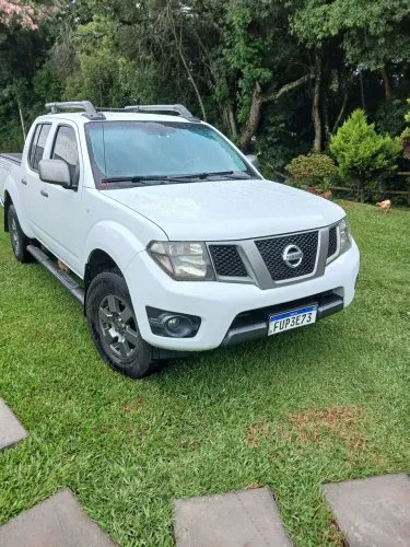 Nissan Frontier SV AT. CD 4X4 2.5 TB Dies. Aut. 2015