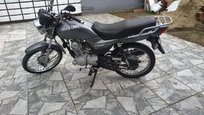 Suzuki GS 120 Ano 2017 - Perfeito para o Dia a Dia / Só pegar e Andar