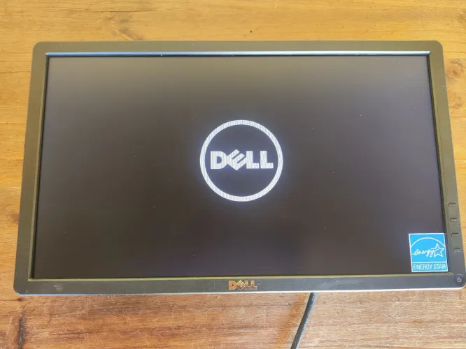 Monitor Dell 18.5" E1914H HD (Funcionando + Cabos) - Ideal p/ Bancada ou CFTV