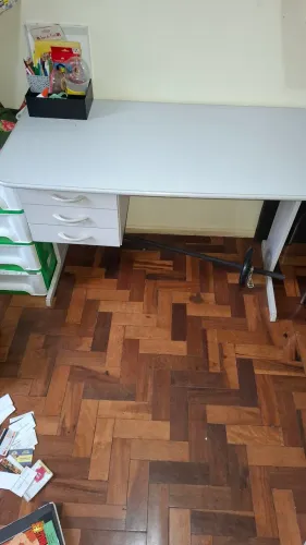 Mesa para estudos medindo 1.15 X 60 largura
